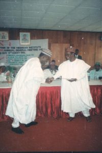 Alhaji Abu Gidado Congratulates Yushau Shuaib for PRMan Award of NIPR in Kano 1998